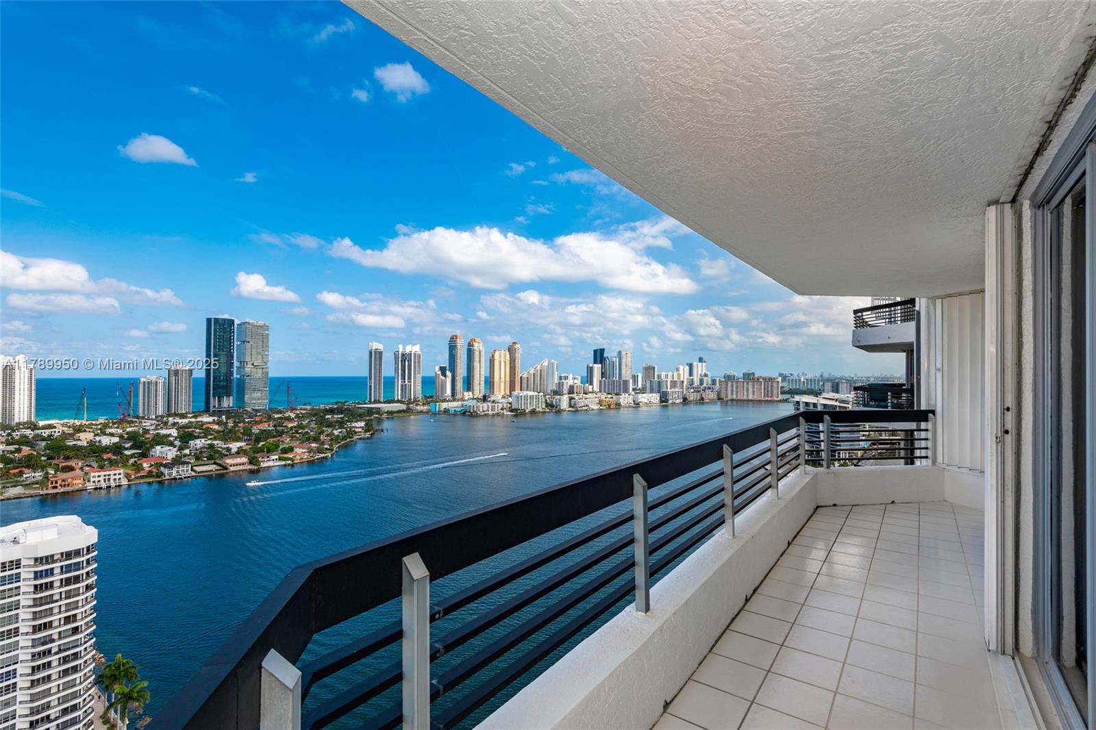 3530 Mystic Pointe Dr #LPH14, Aventura FL 33180