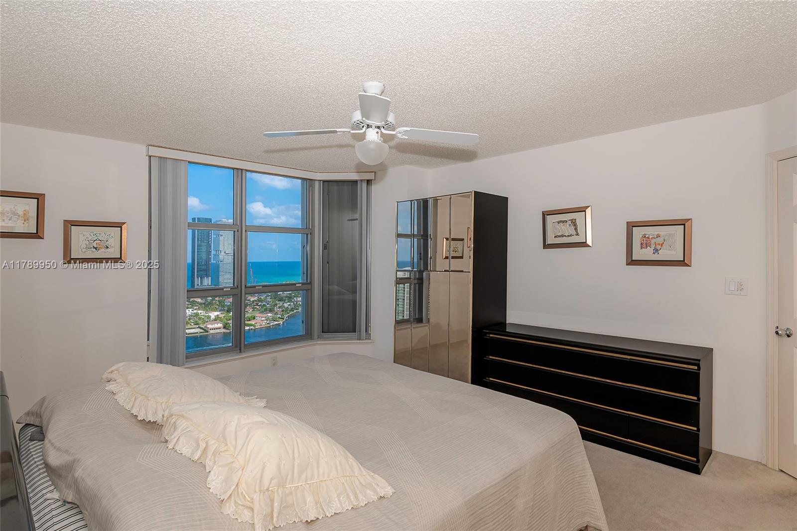 3530 Mystic Pointe Dr #LPH14, Aventura FL 33180