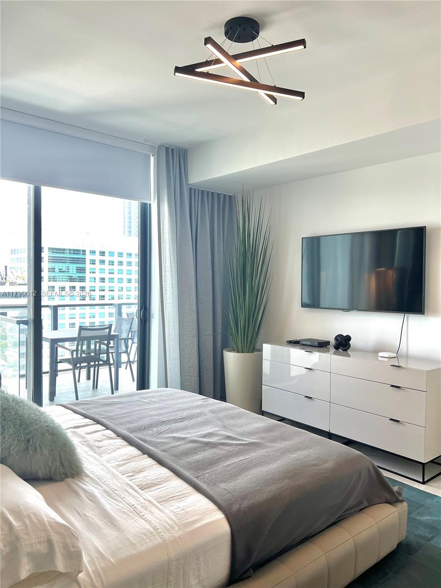 88 SW 7th St #1908, Miami FL 33130