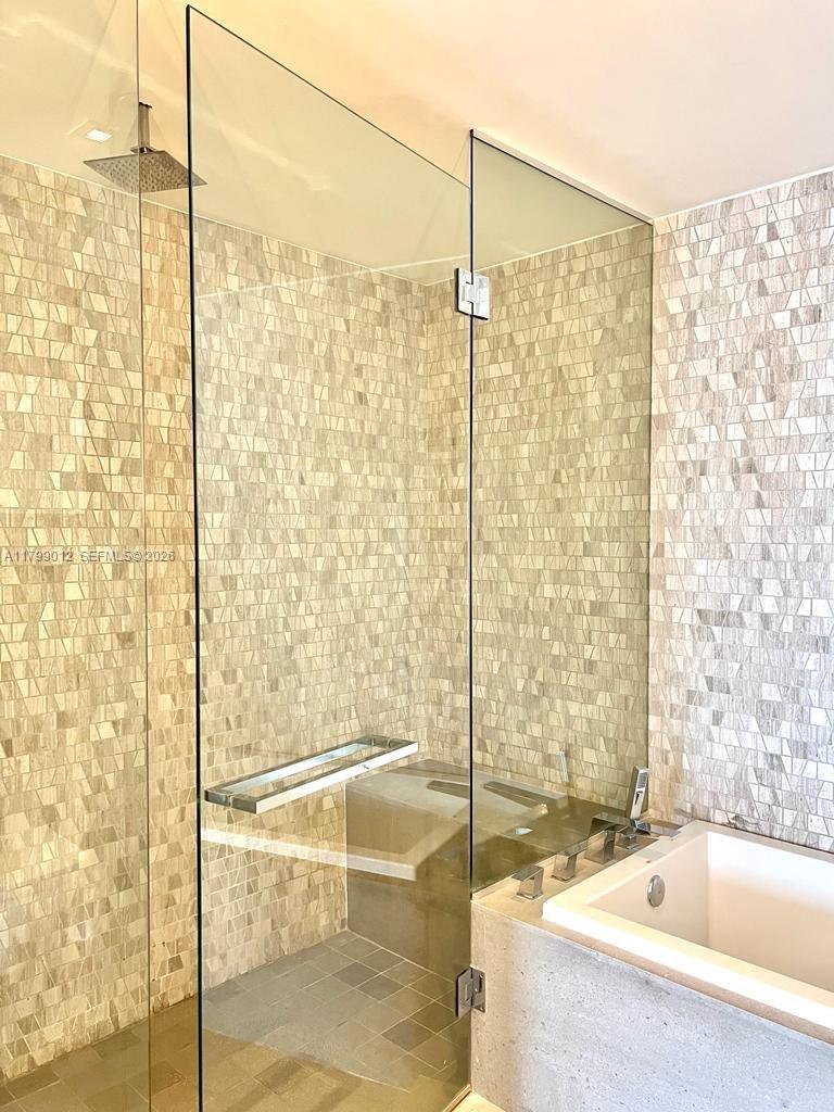 88 SW 7th St #1908, Miami FL 33130