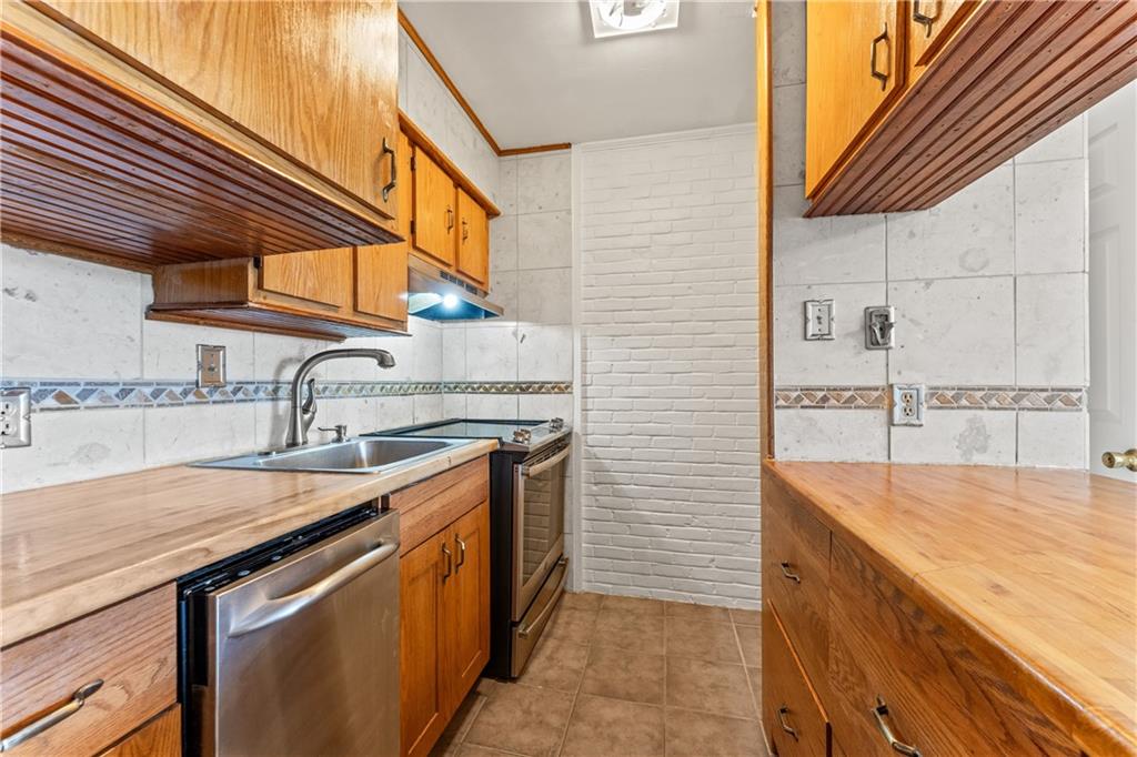 Homes for sale in New Orleans, LA | 1921 Prytania St, New Orleans, LA 70130