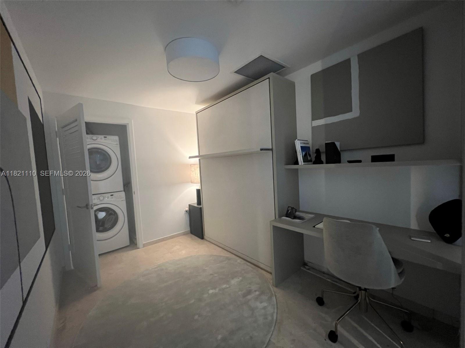 88 SW 7th St #2404, Miami FL 33131