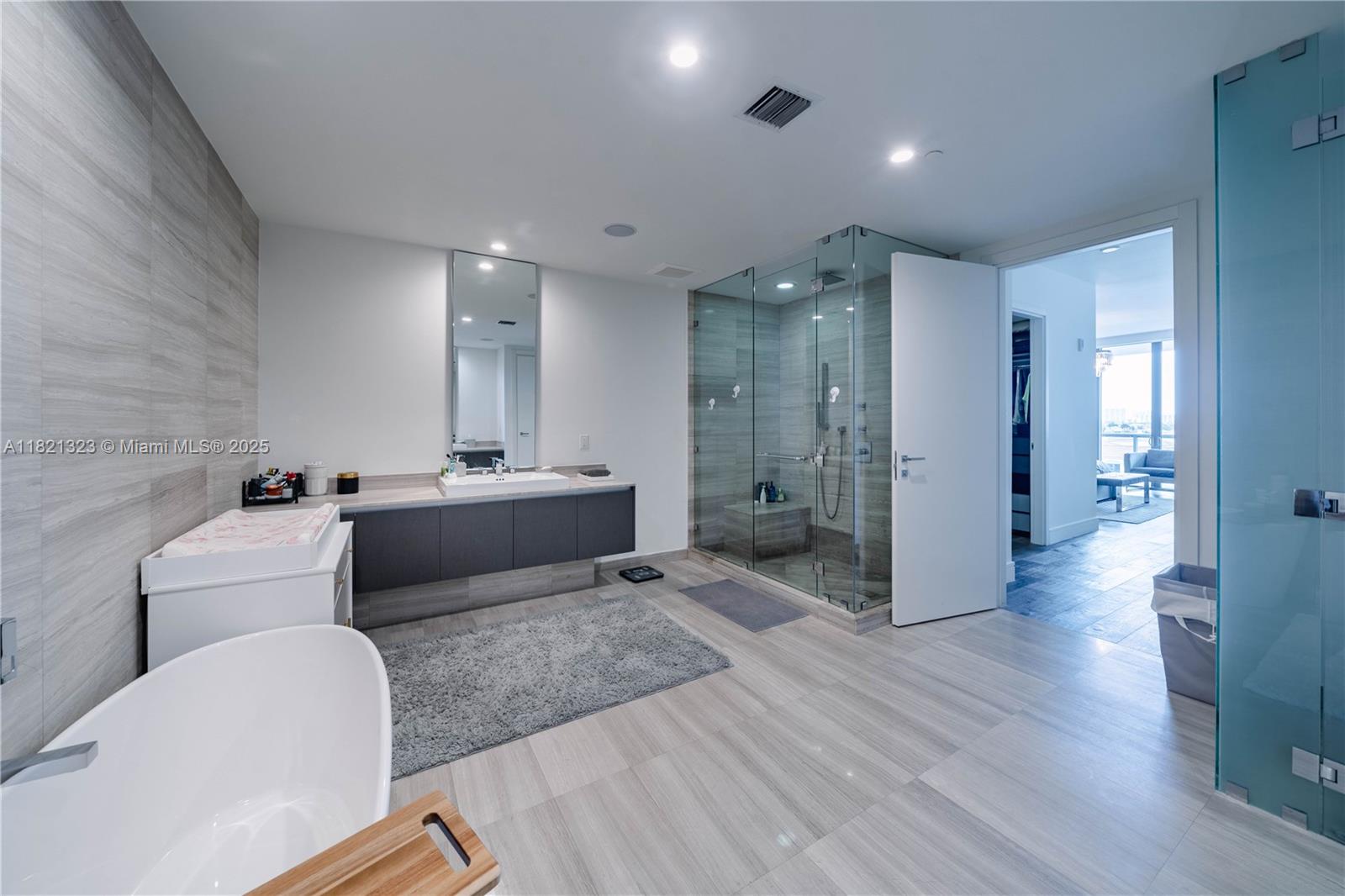 3250 NE 188th St #606, Aventura FL 33180