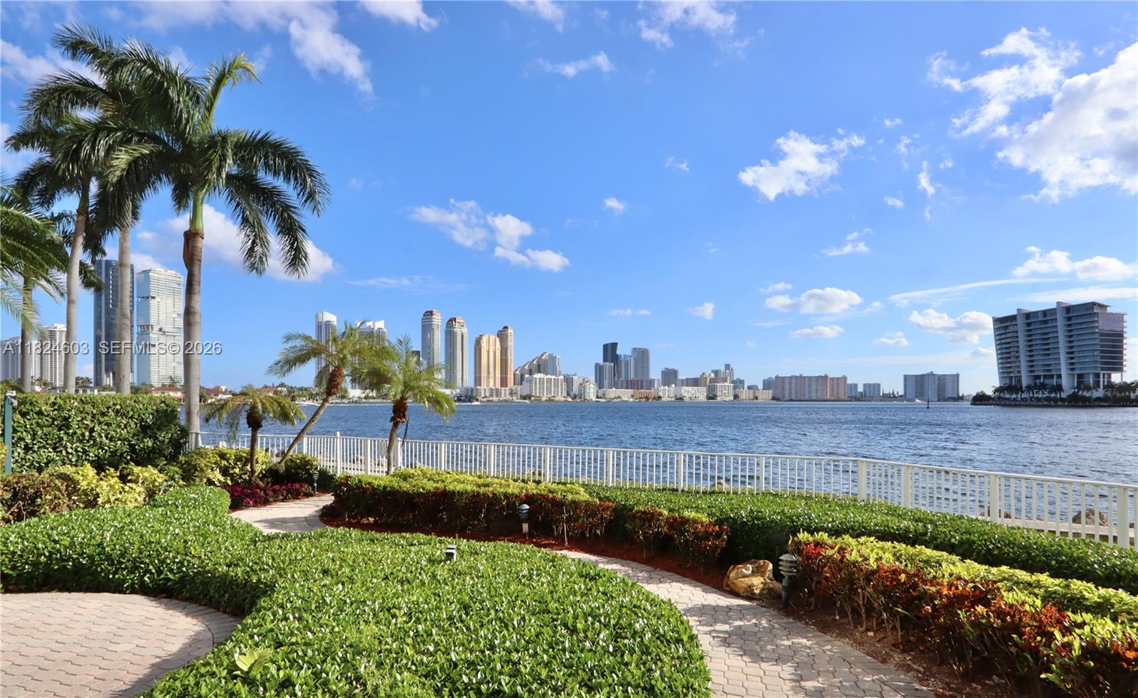Mystic Pointe Tower 500 C
