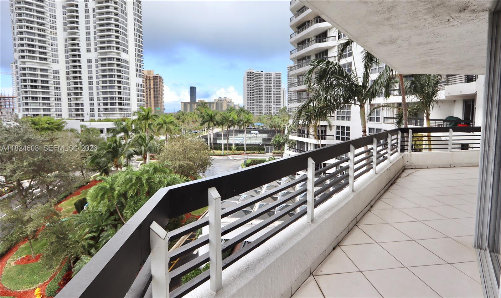 Mystic Pointe Tower 500 C