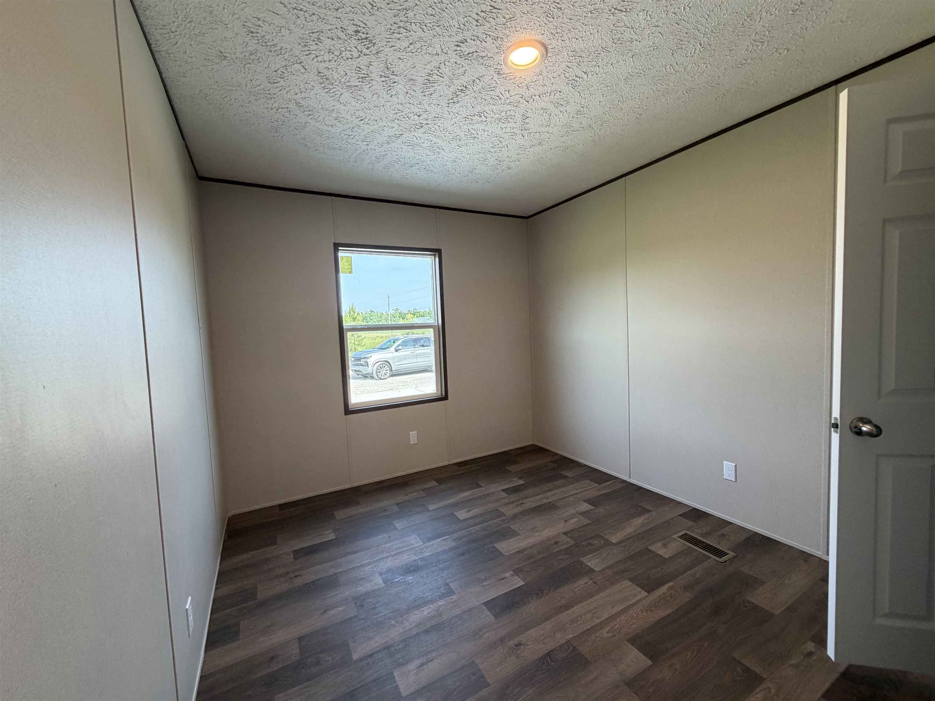 2516351 | Photo 21