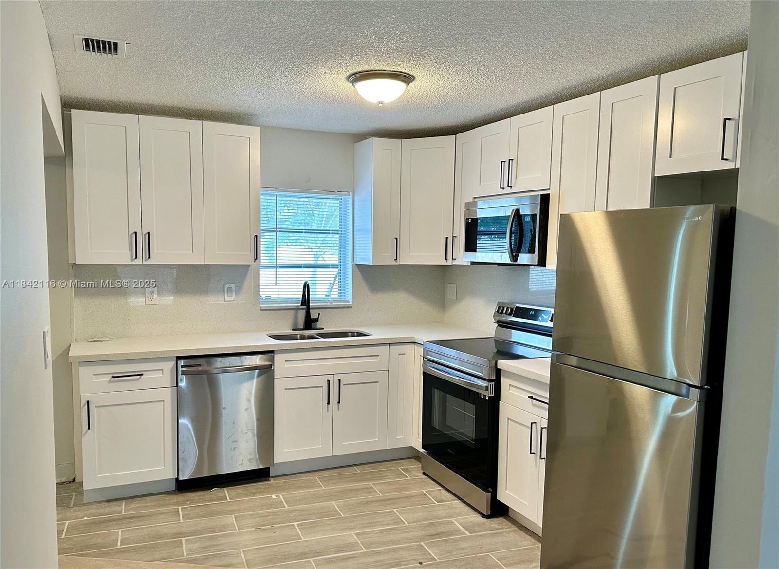 Homes for sale in Pompano Beach, FL | 2600 Ne 8th Ave, Pompano Beach, FL 33064 | MLS# A11842116