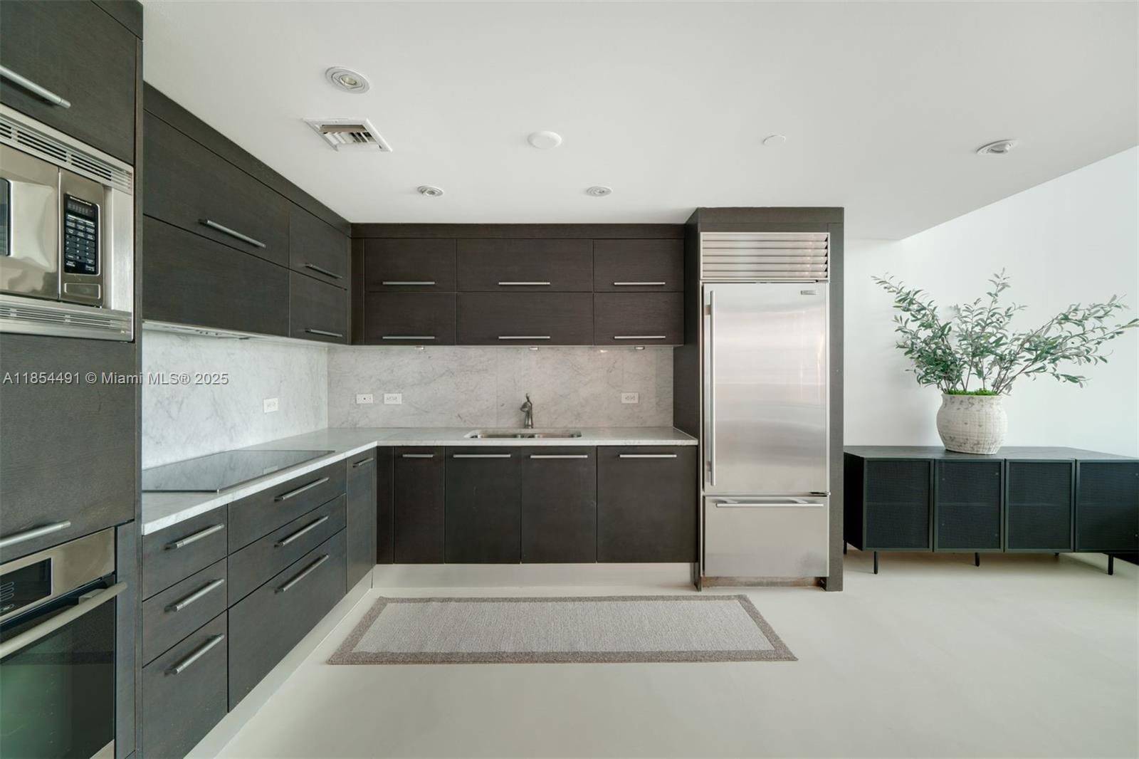 900 Biscayne Blvd #905, Miami FL 33132