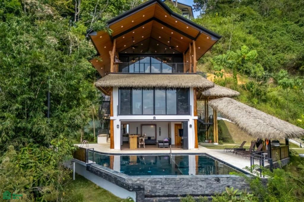 4 bed Single Family Homes For Sale in , Puntarenas - 1