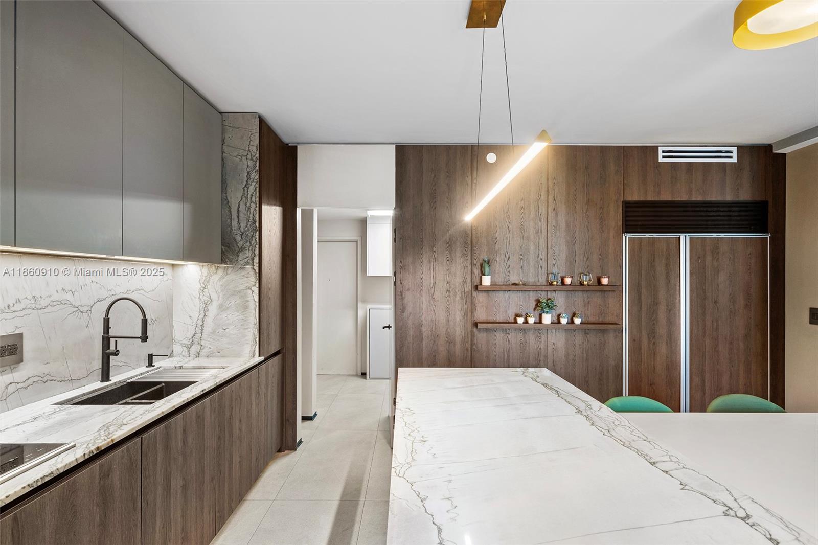 785 Crandon Blvd #303, Key Biscayne FL 33149