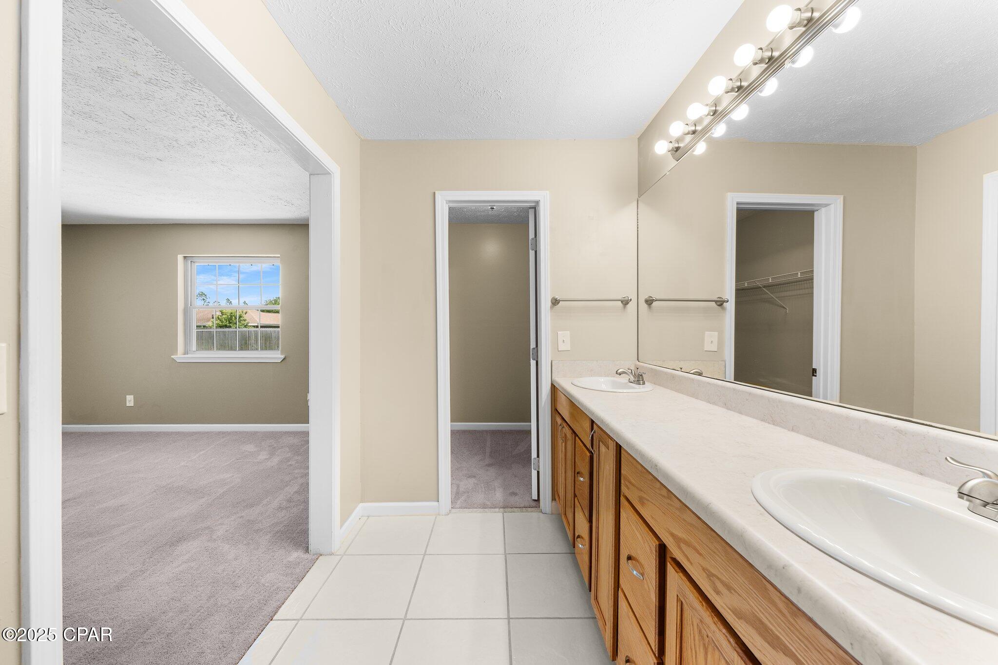 Listing photo id 16 for 7936 Betty Louise Drive