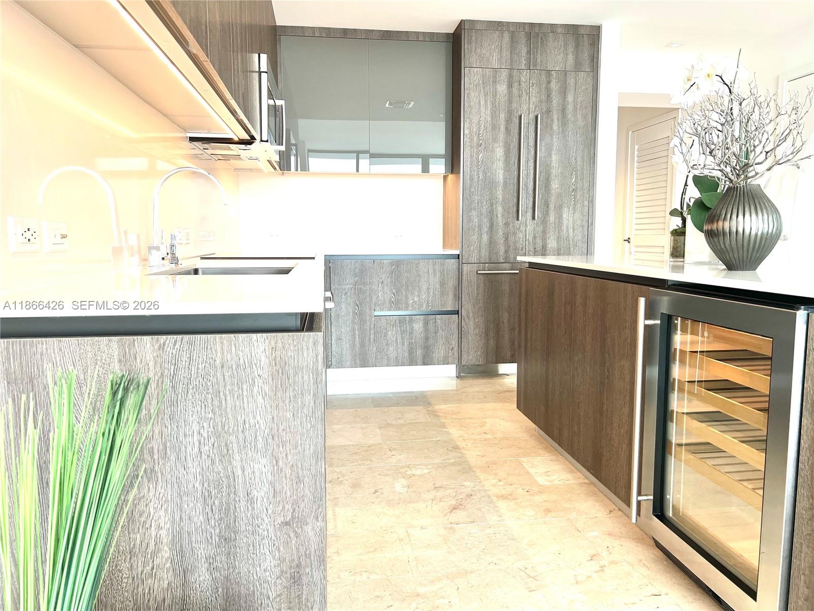 88 SW 7 #3606, Miami FL 33131