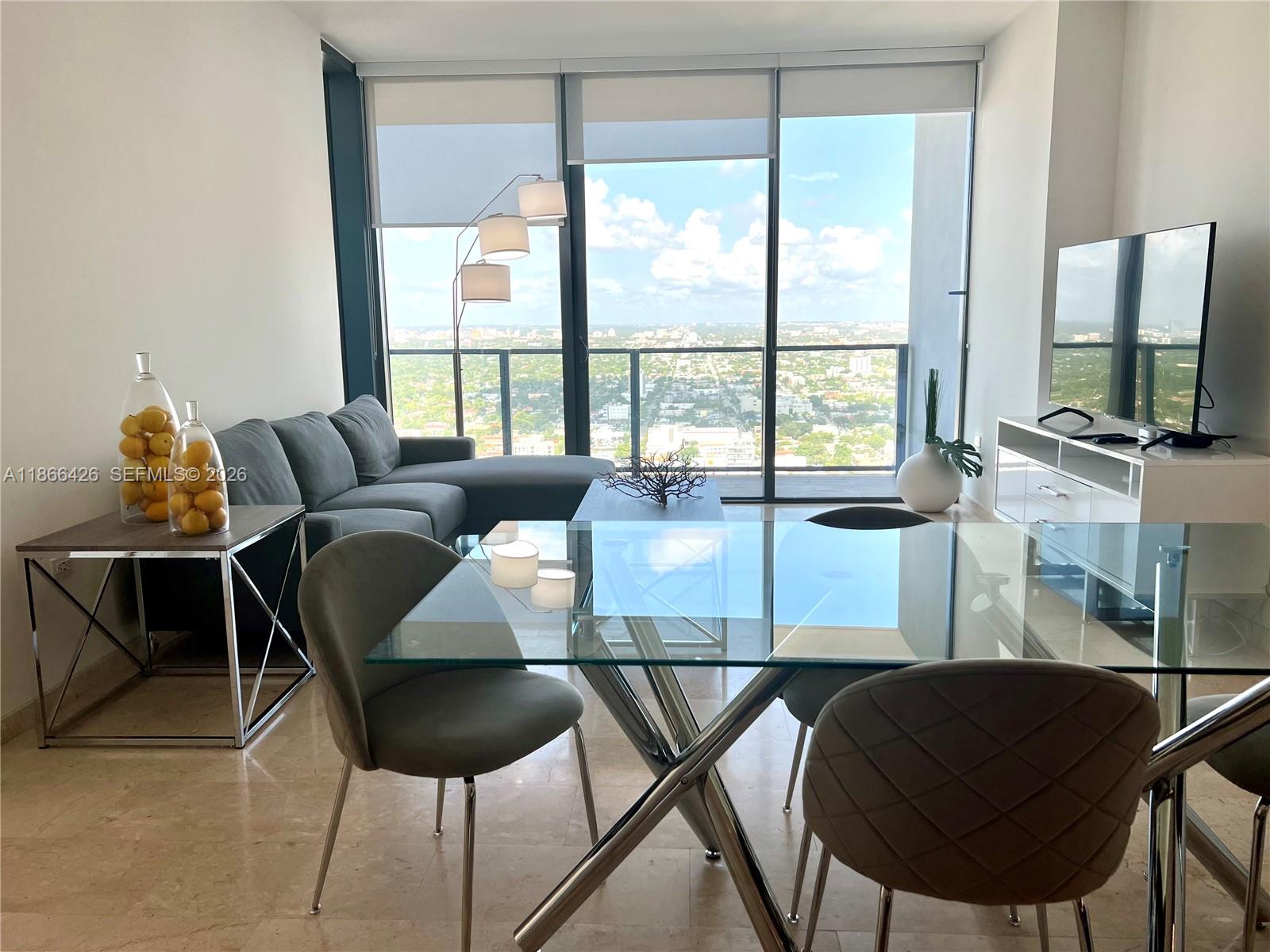 88 SW 7 #3606, Miami FL 33131