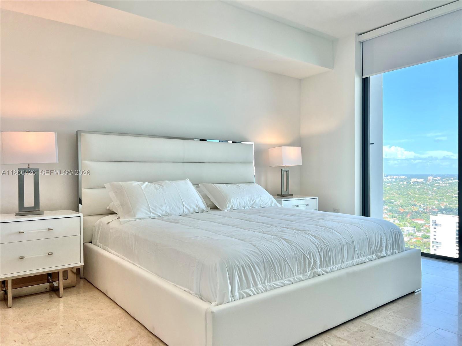 88 SW 7 #3606, Miami FL 33131
