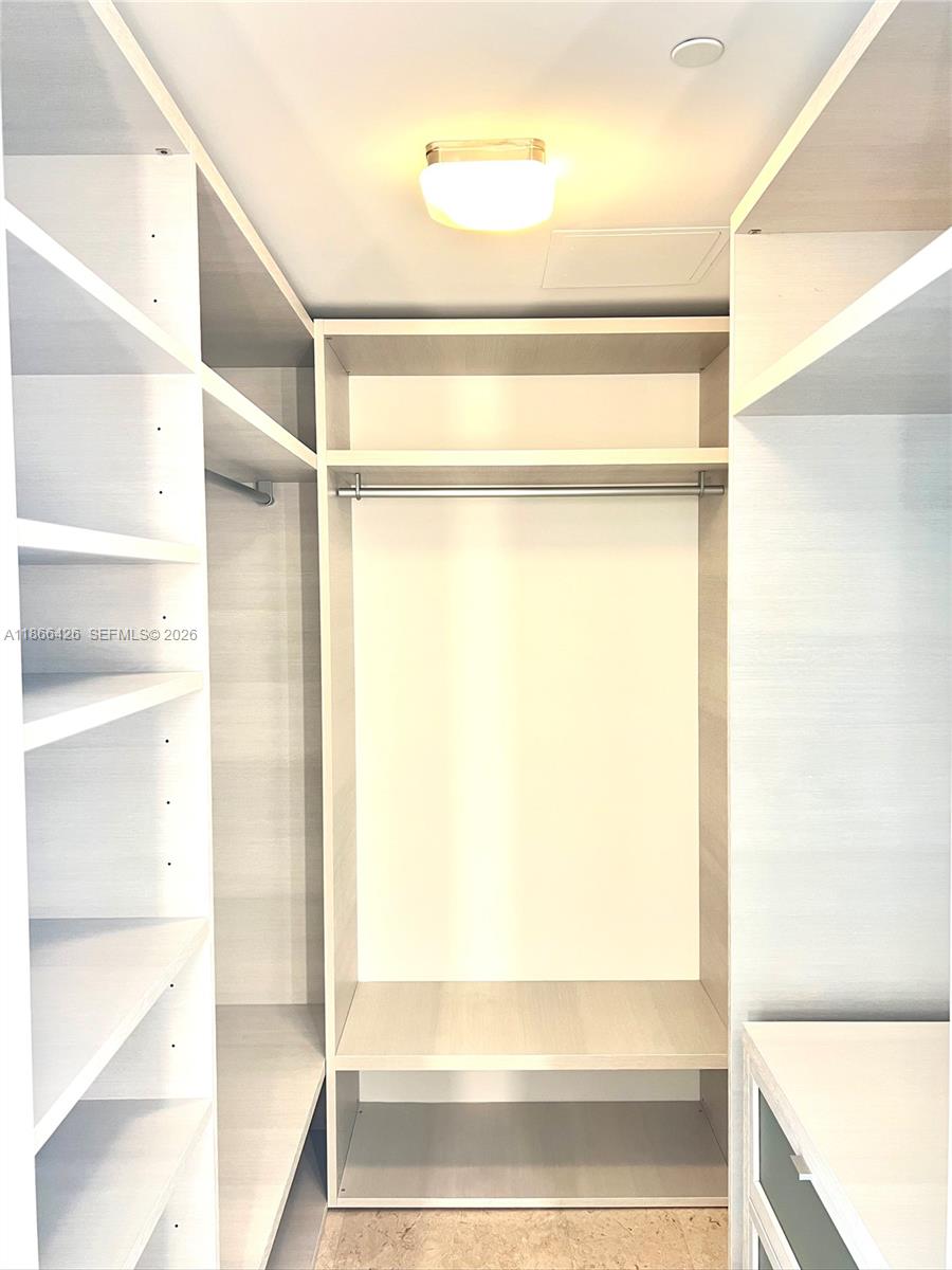88 SW 7 #3606, Miami FL 33131
