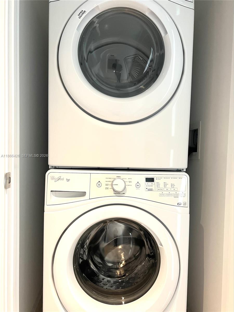 88 SW 7 #3606, Miami FL 33131
