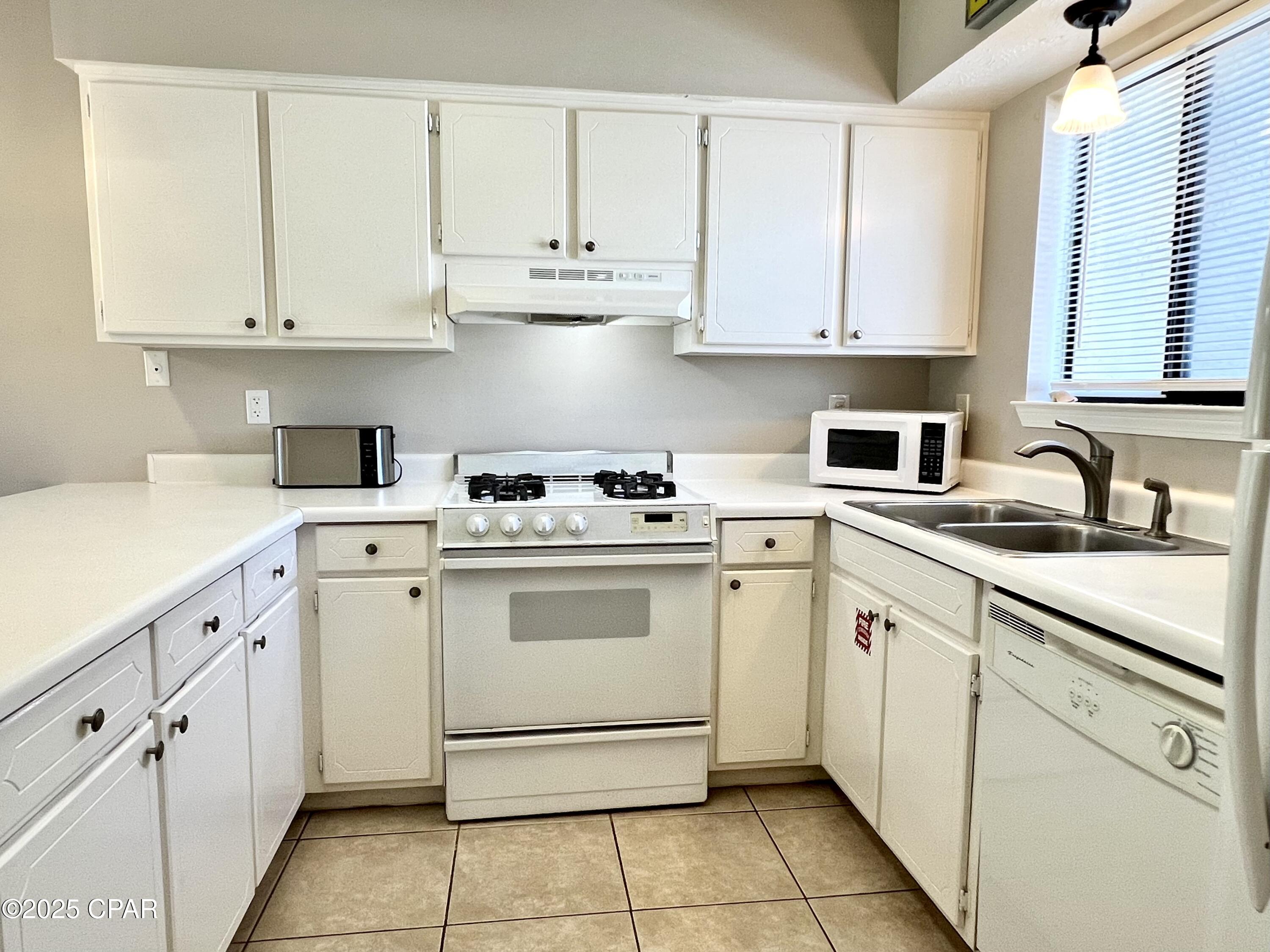 167 Kimberly Drive, Panama City Beach, FL 32407 thumbnail, photo 12 of 60