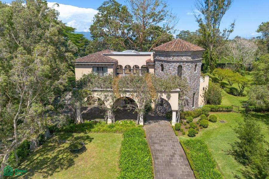 5 bed Single Family Homes For Sale in Santo Domingo, Heredia - 1
