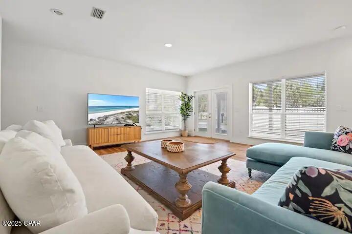 Image 19 For 360 Holiday Road