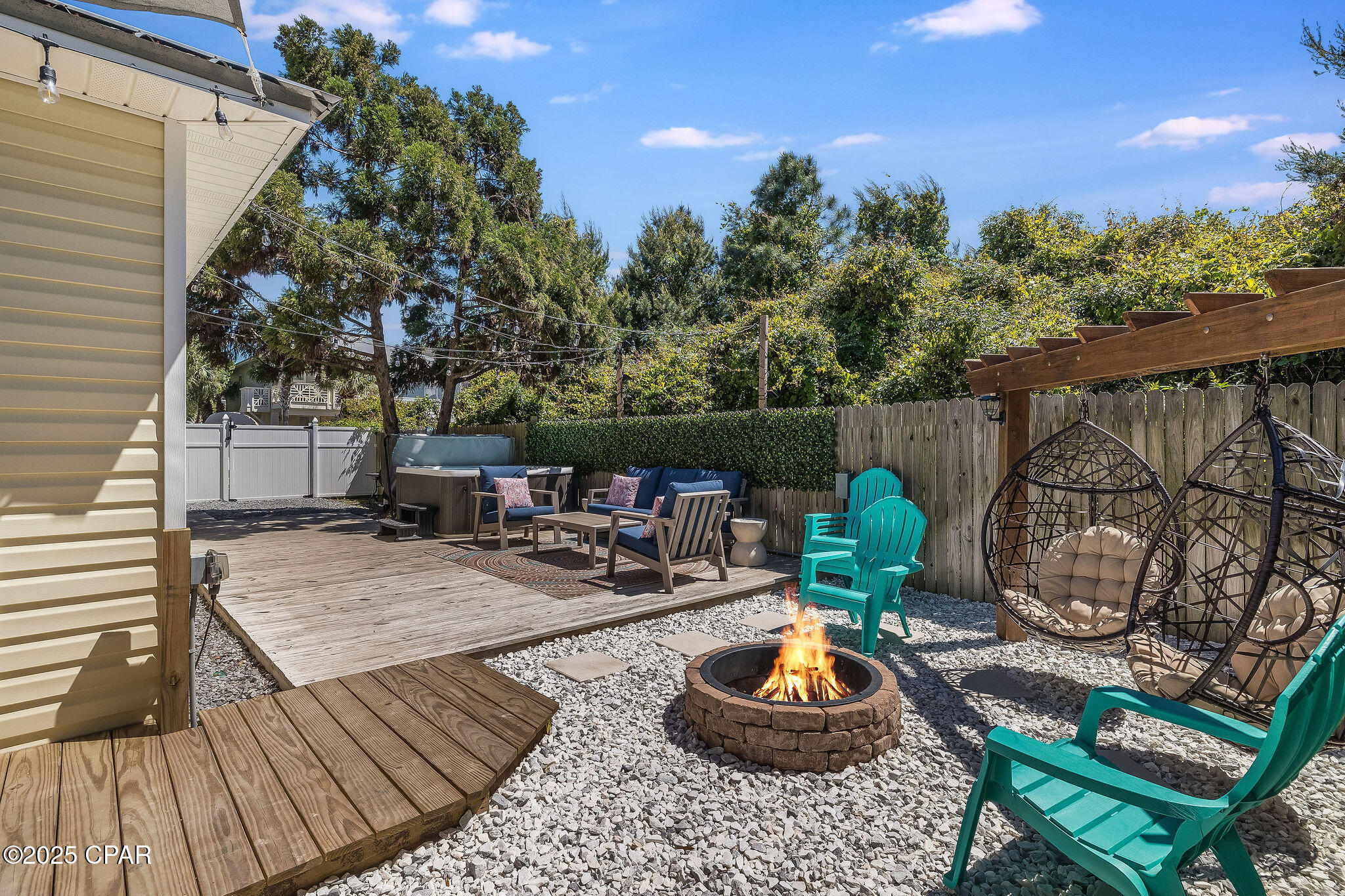 Image 36 For 360 Holiday Road