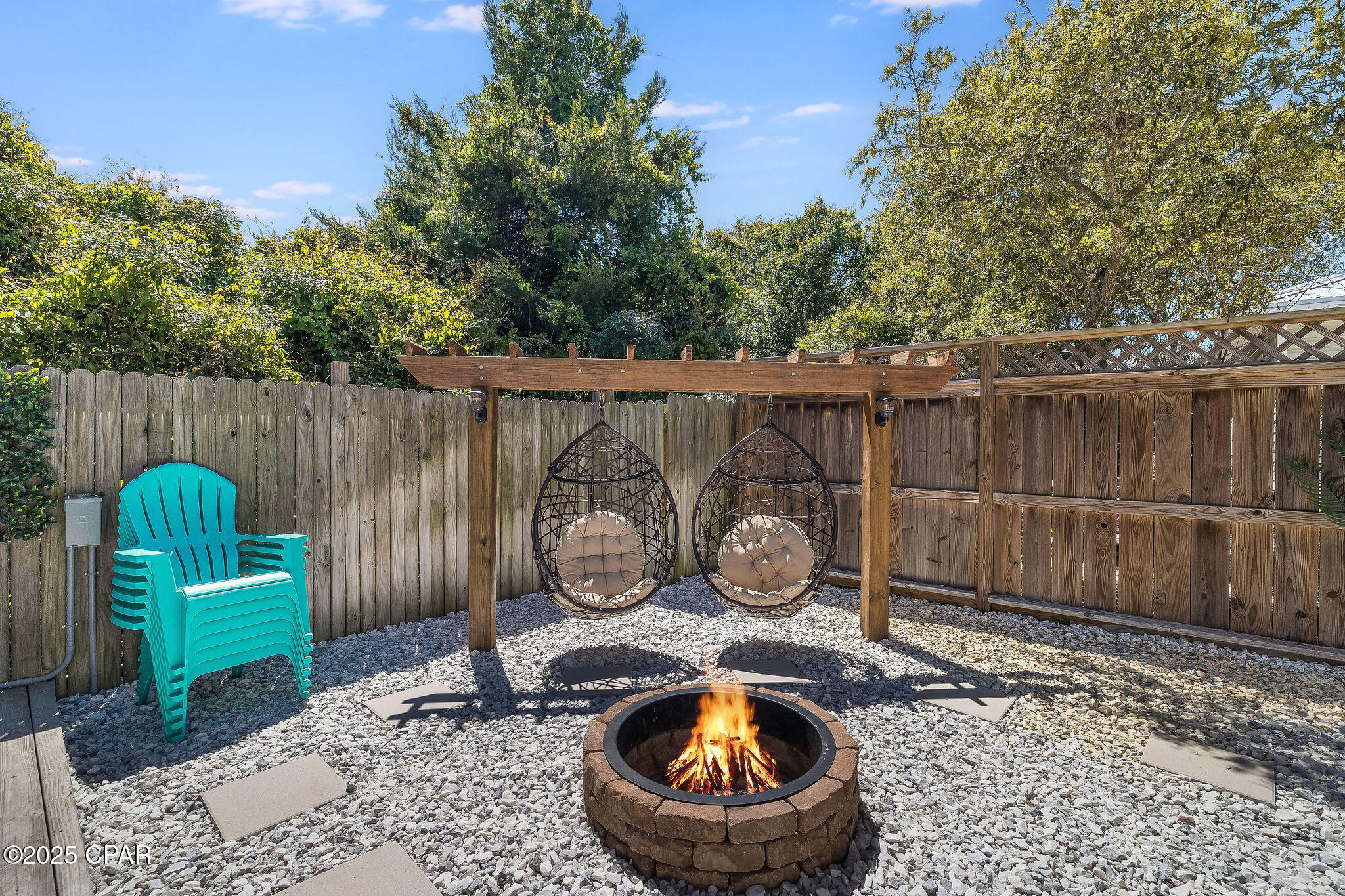 Image 37 For 360 Holiday Road