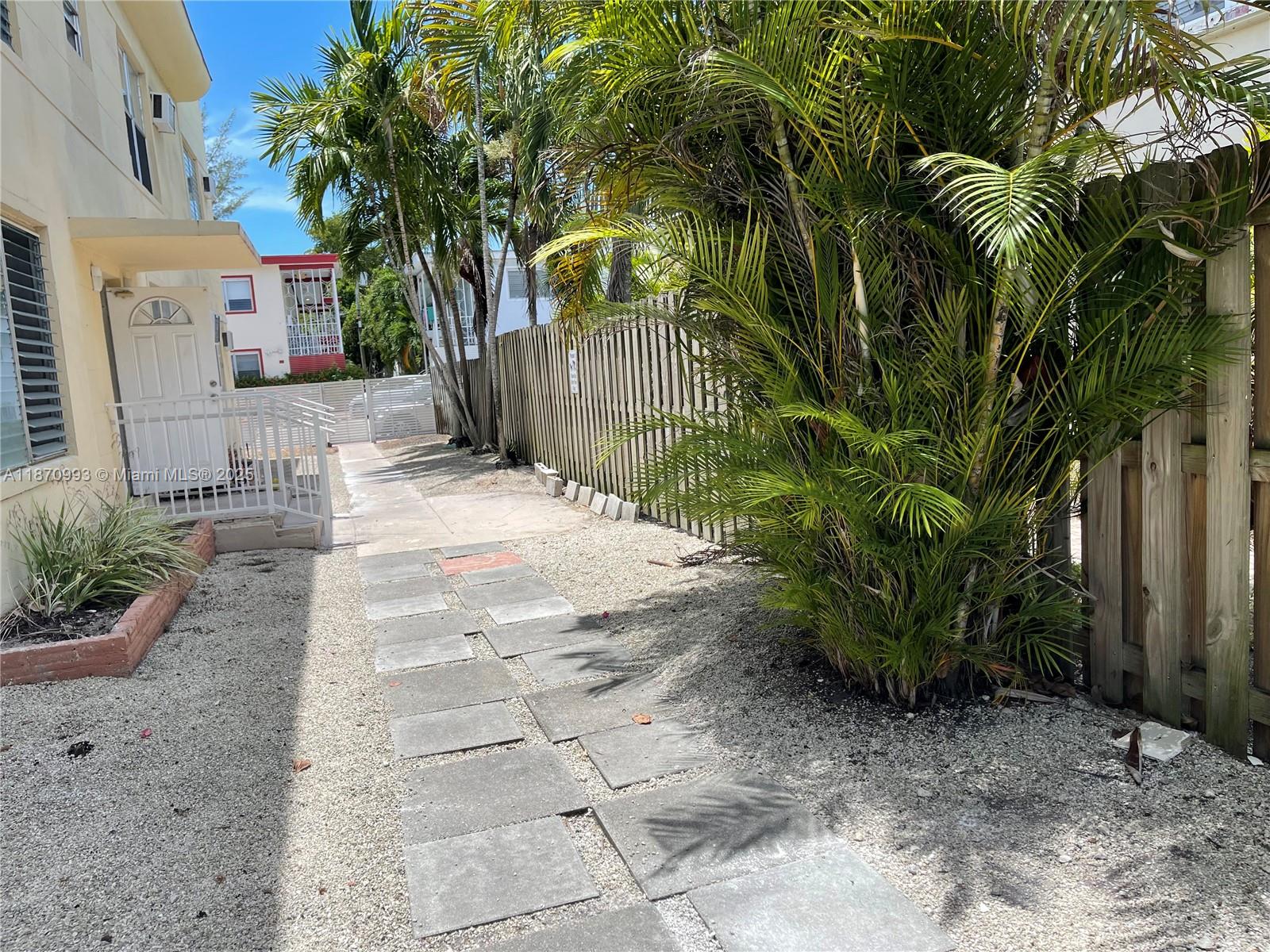 785 81st St #3, Miami Beach FL 33141