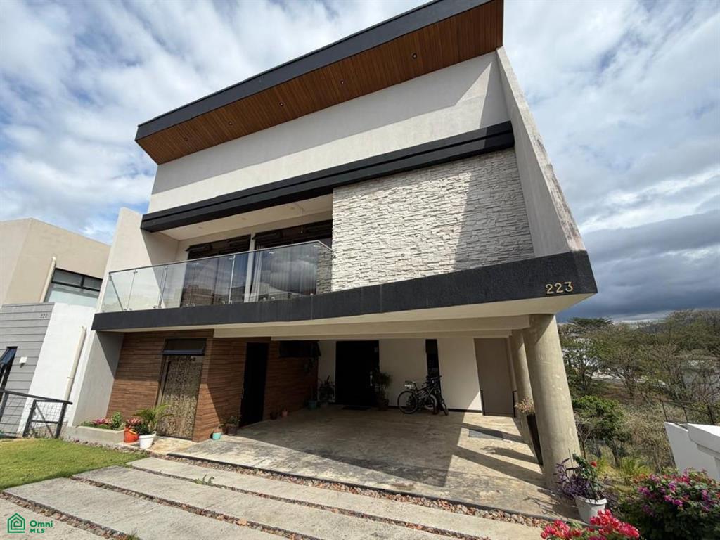 6 bed Single Family Homes For Sale in Heredia, Heredia - 1