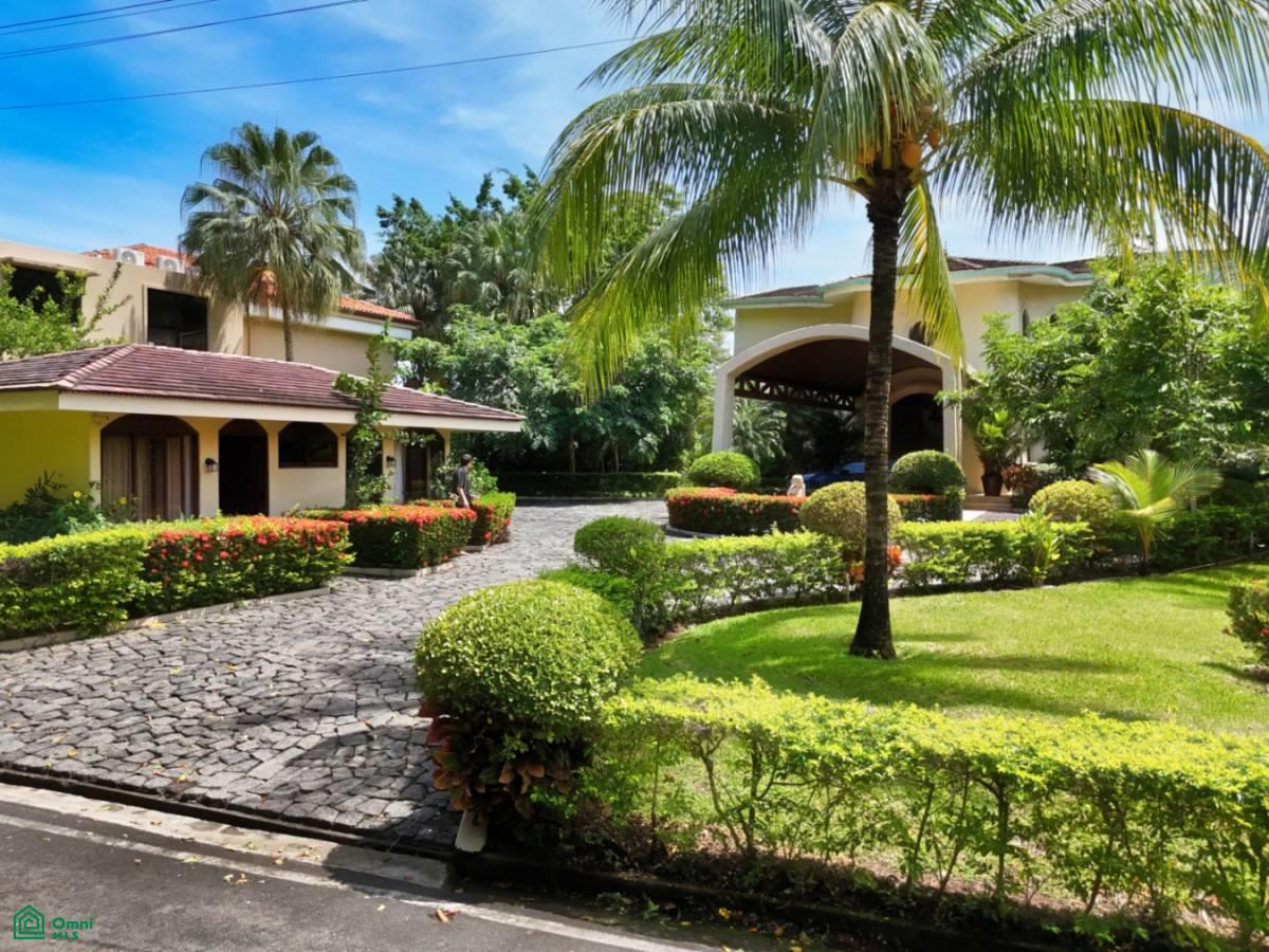 6 bed Single Family Homes For Sale in , Puntarenas - 1