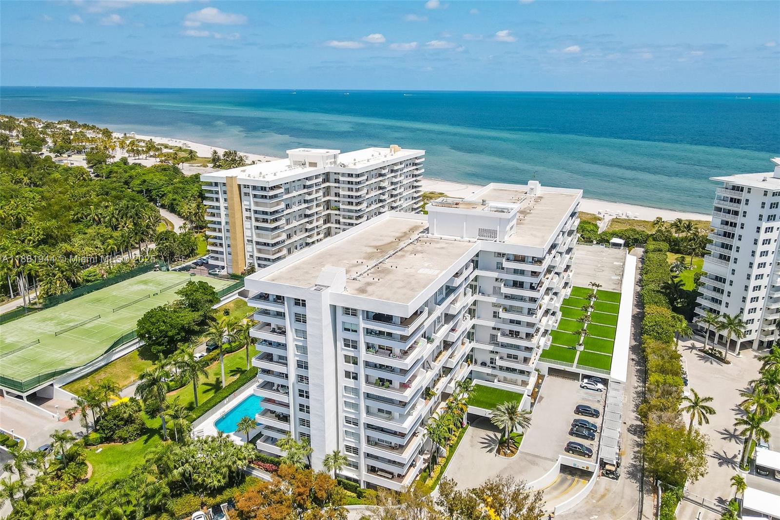 Commodore Club West Condo