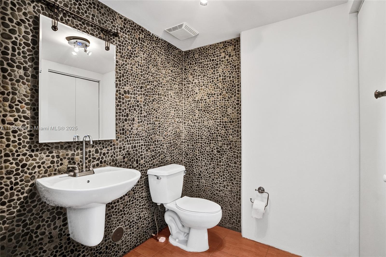 690 SW 1st Ct #1213, Miami FL 33130