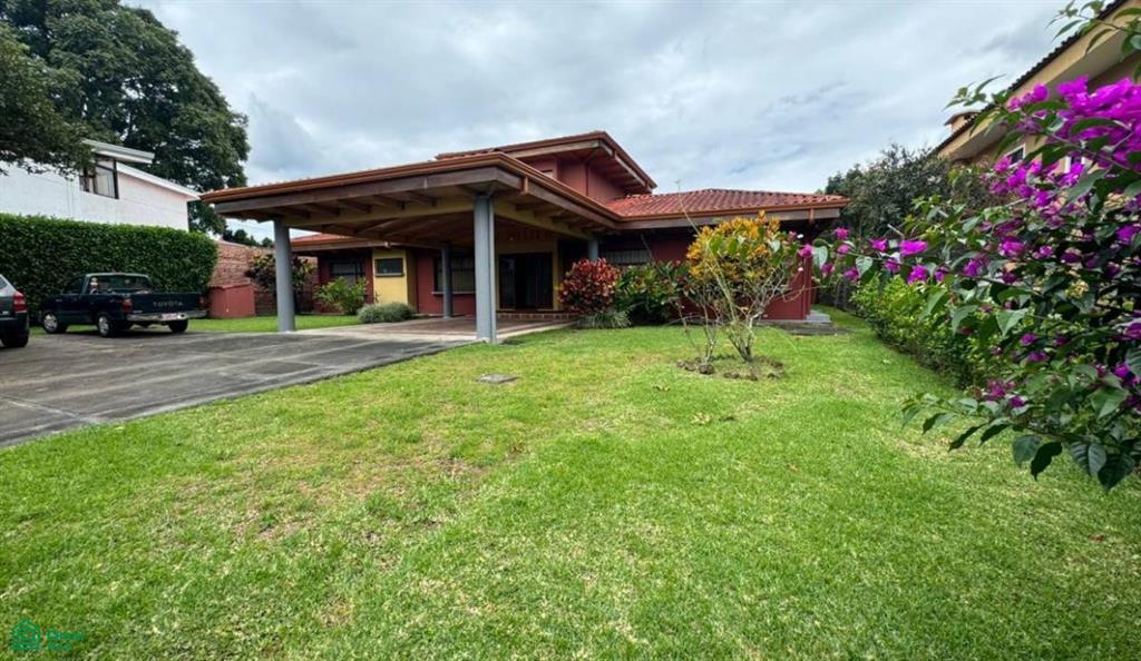 4 bed Single Family Homes For Sale in Santo Domingo, Heredia - 1