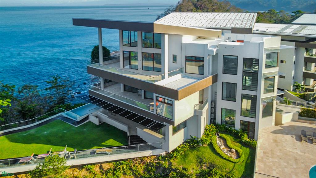6 bed Condo For Sale in Garabito, Puntarenas - 1