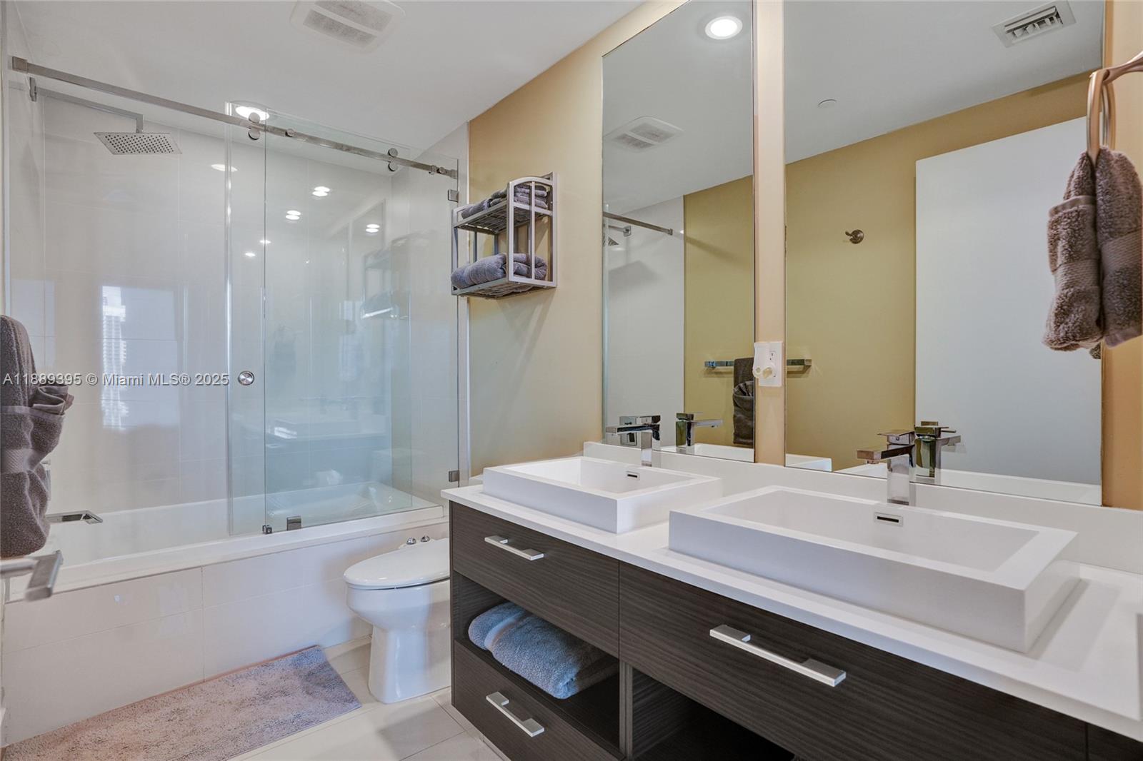 55 SW 9th St #2201, Miami FL 33130
