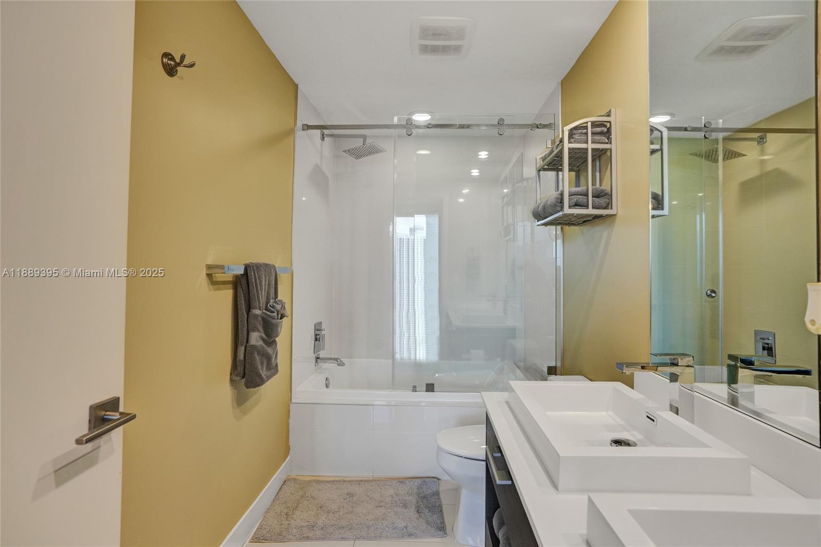 55 SW 9th St #2201, Miami FL 33130