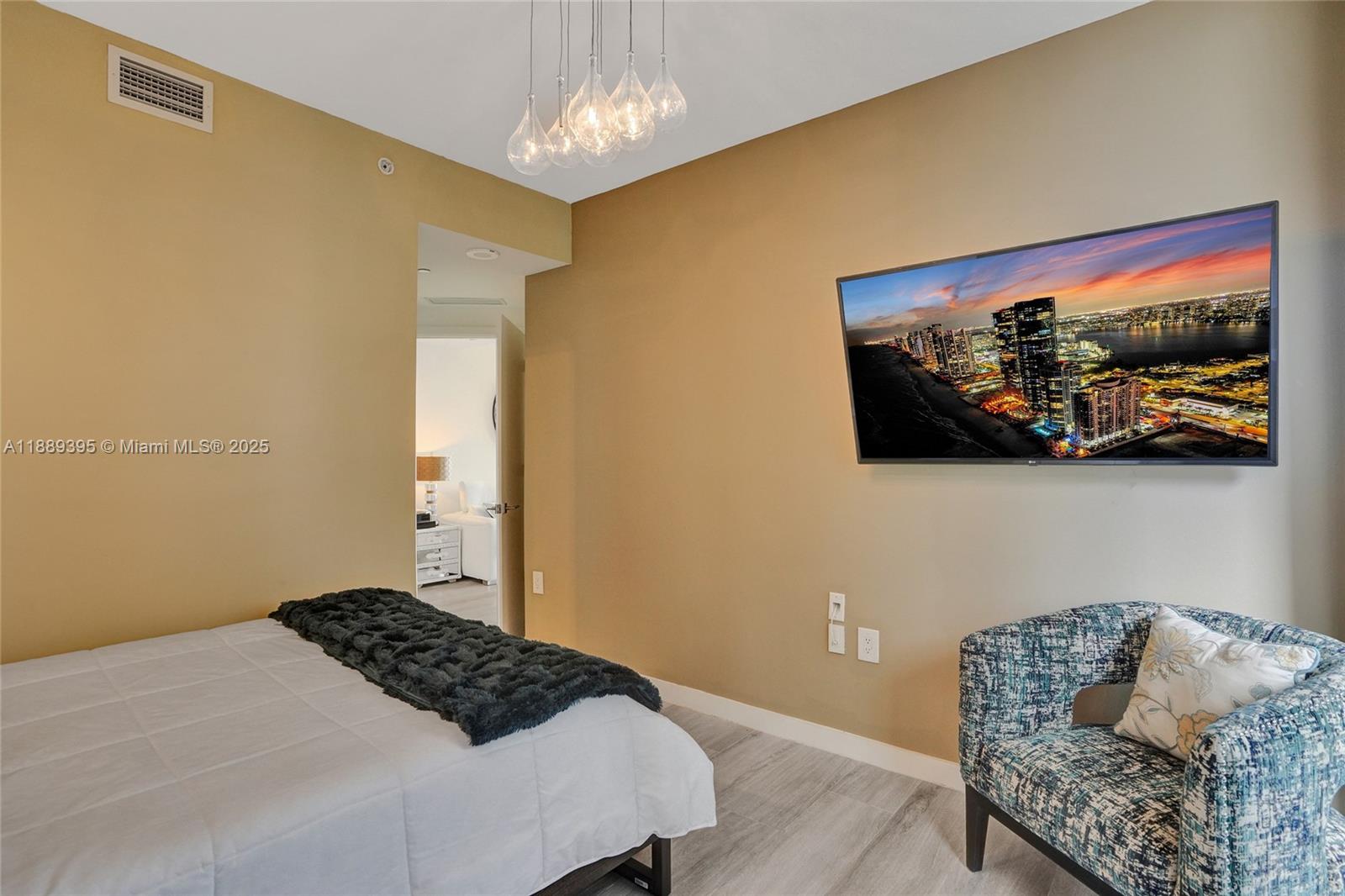 55 SW 9th St #2201, Miami FL 33130