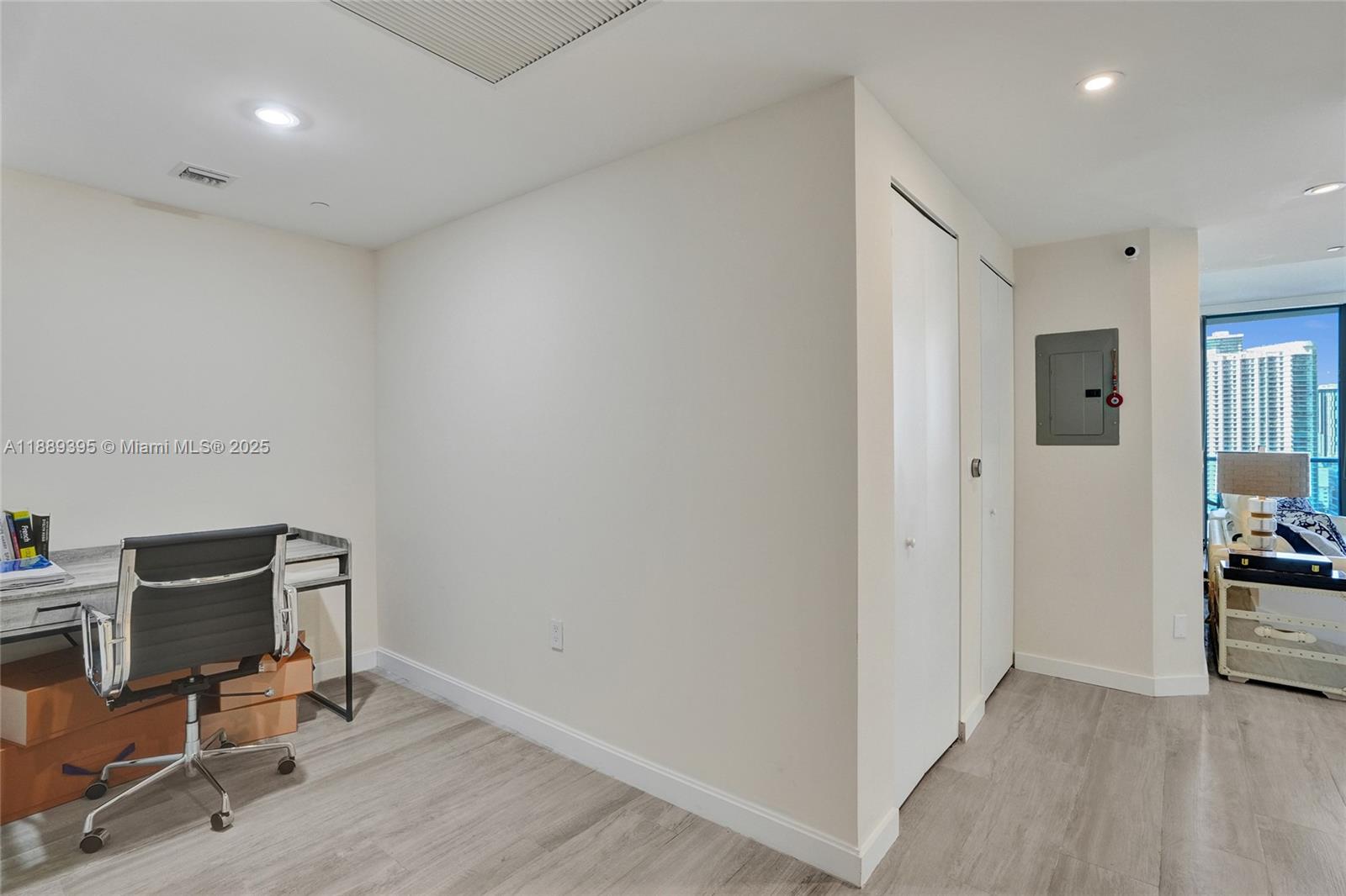 55 SW 9th St #2201, Miami FL 33130
