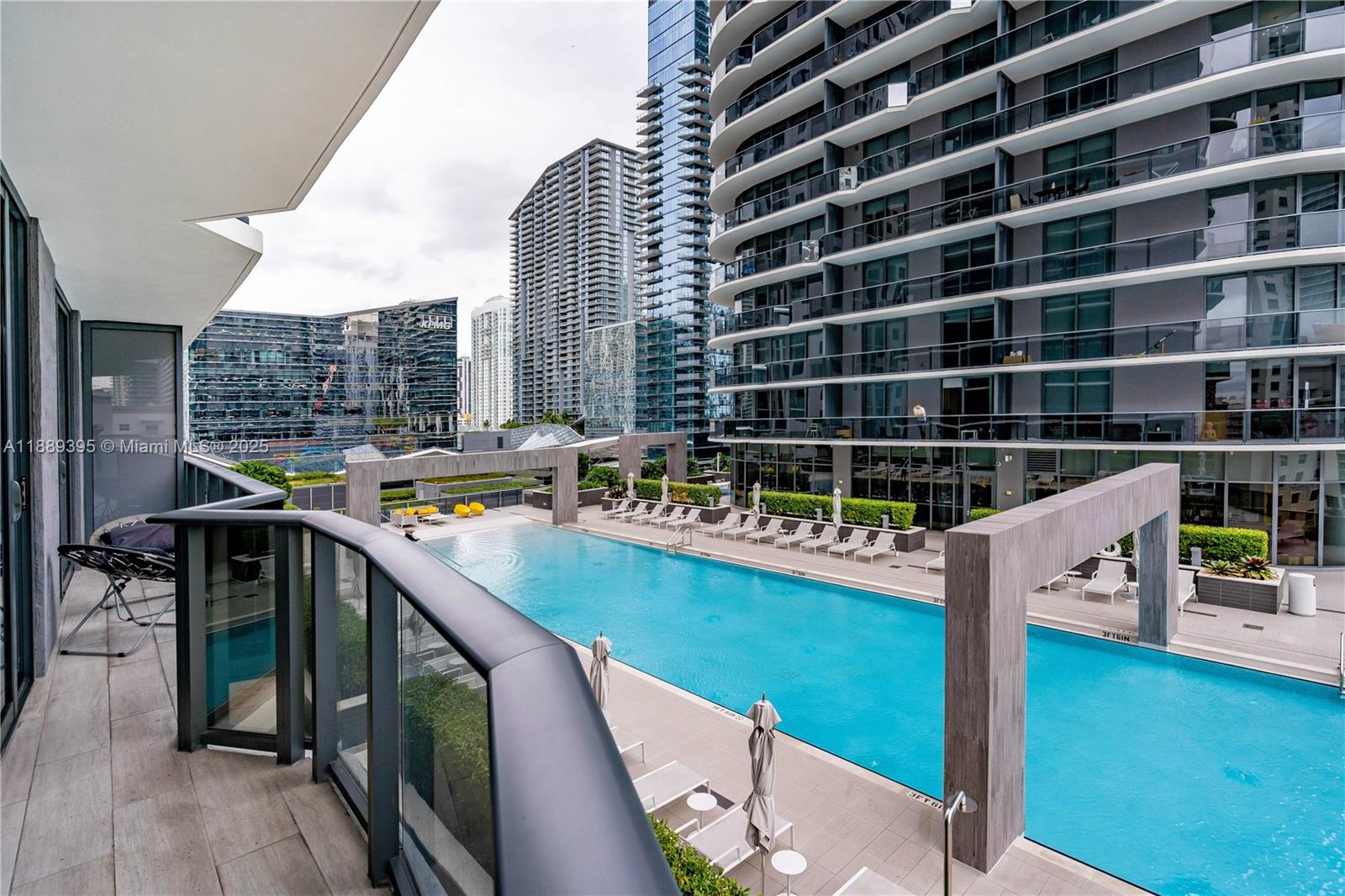 55 SW 9th St #2201, Miami FL 33130