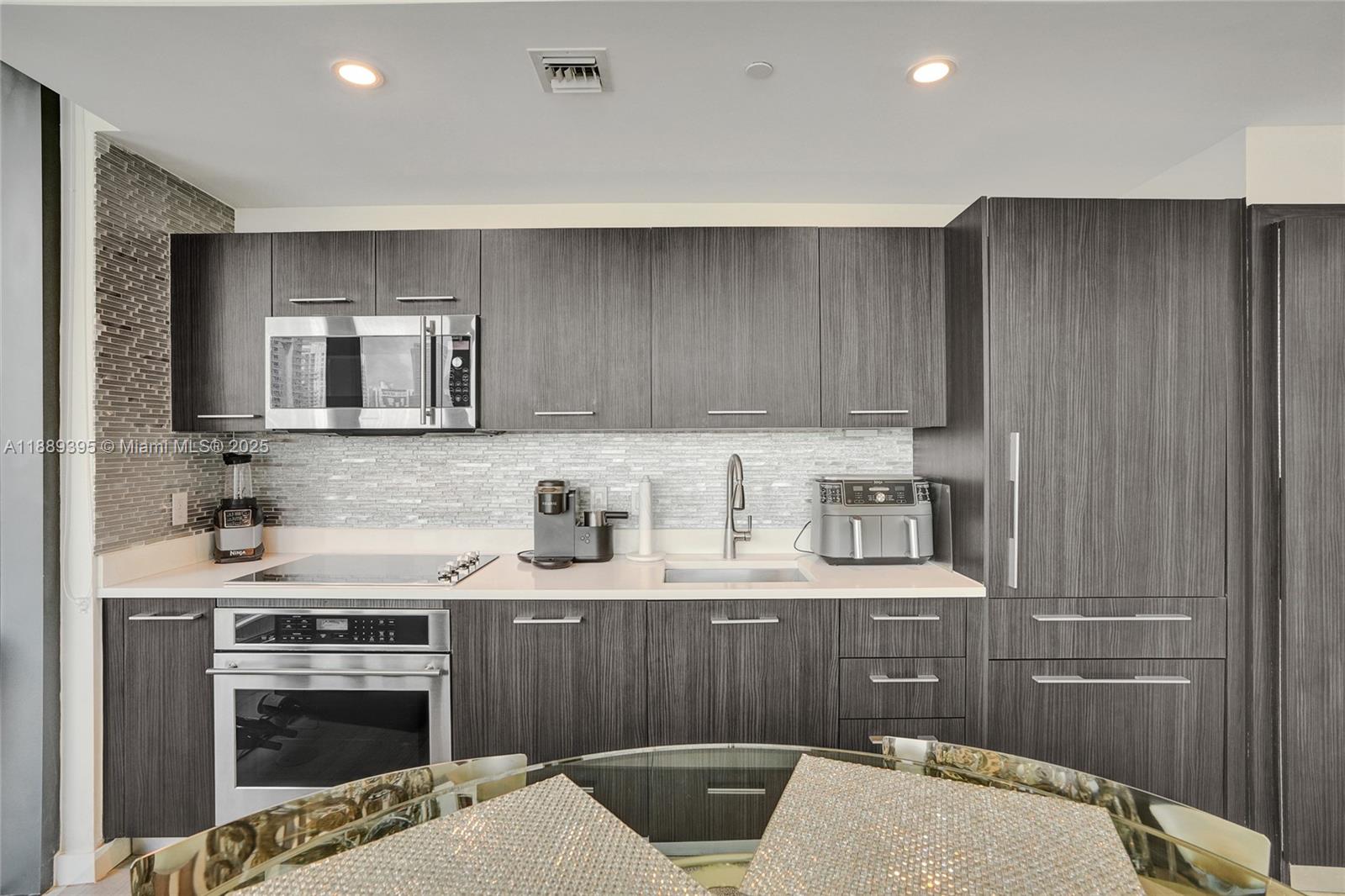 55 SW 9th St #2201, Miami FL 33130
