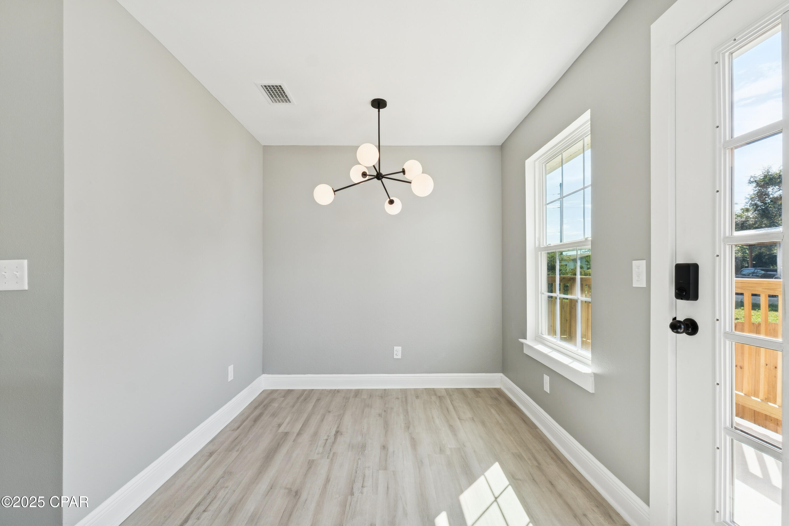 Image 14 For 136 Harlem Avenue