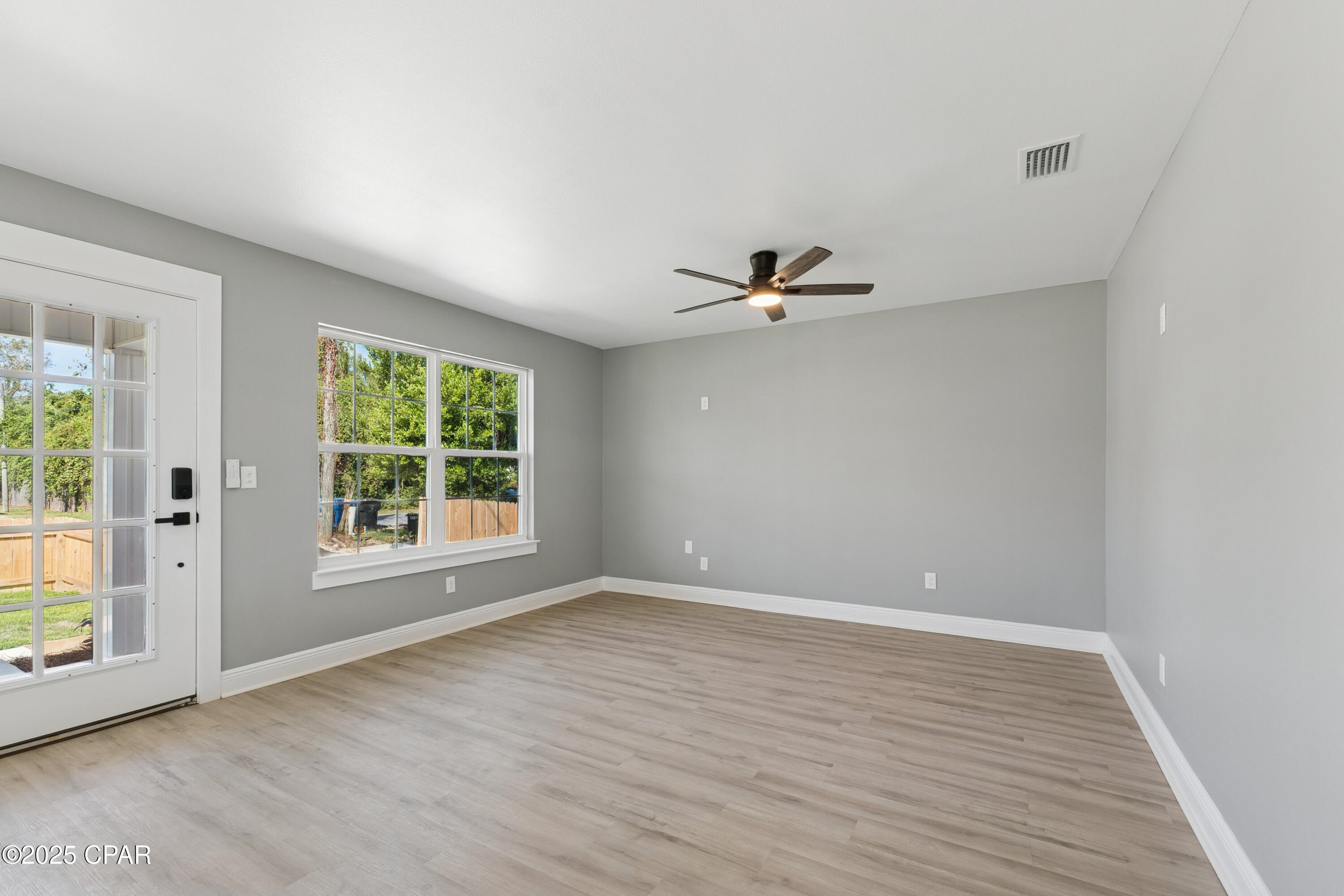 Image 18 For 136 Harlem Avenue