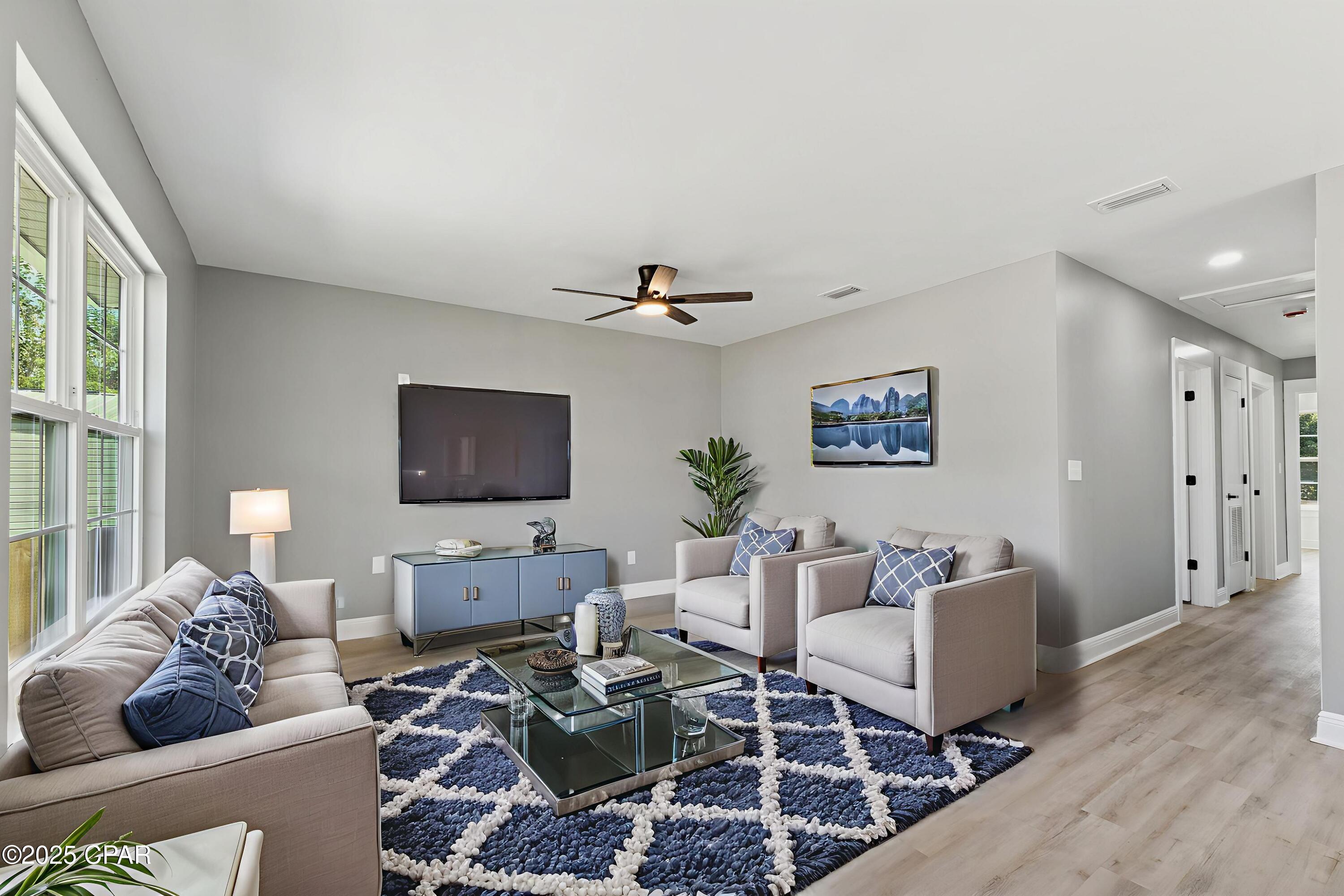 Image 8 For 136 Harlem Avenue