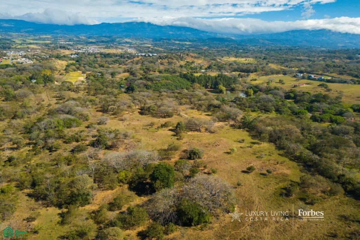 5 bed Single Family Homes For Sale in Garita, Alajuela - 1