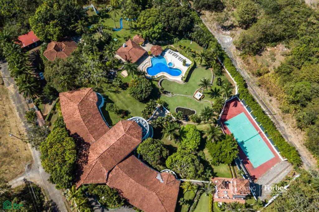 10 bed Commercial For Sale in Esparza, Puntarenas - 1