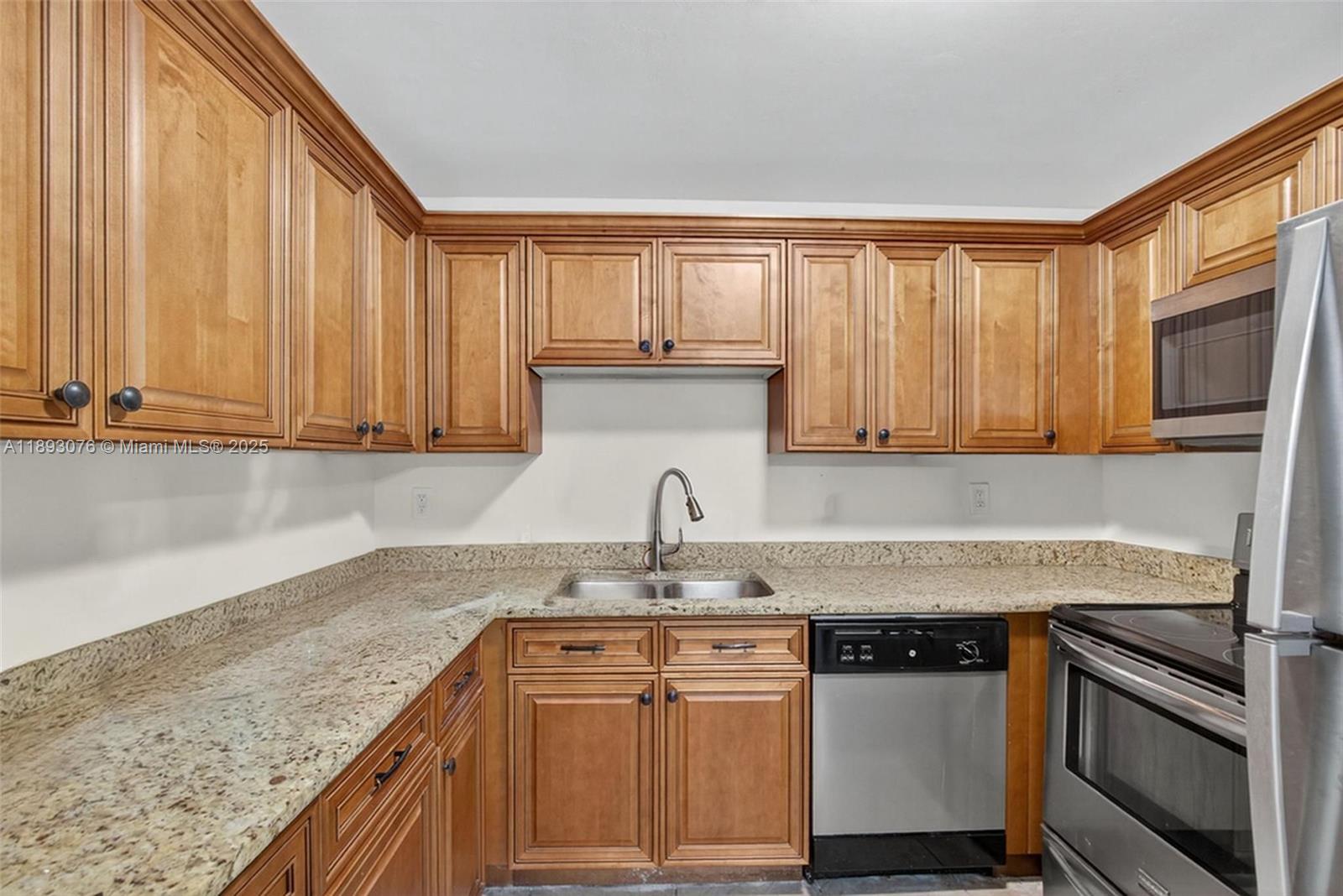Homes for sale in Lake Park, FL | 810 Lake Shore Dr #40, Lake Park, FL 33403 | MLS# A11893076