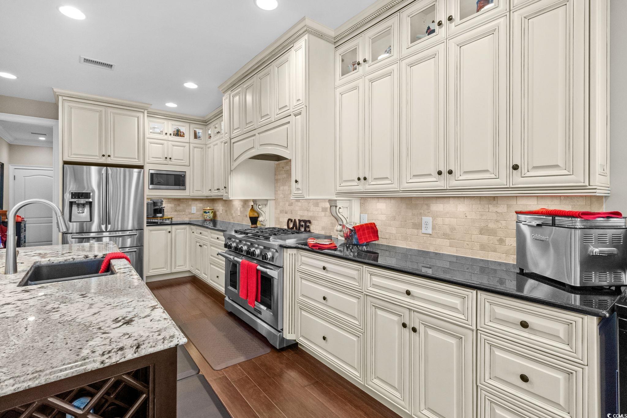 2525069 | Photo 19