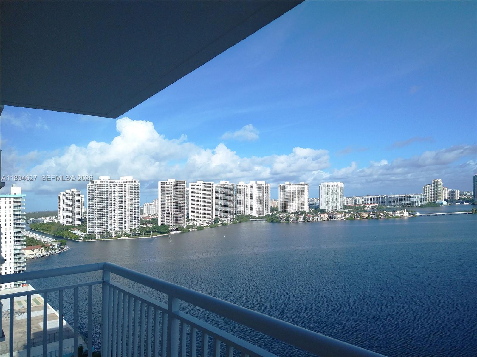 Winston Towers 200
