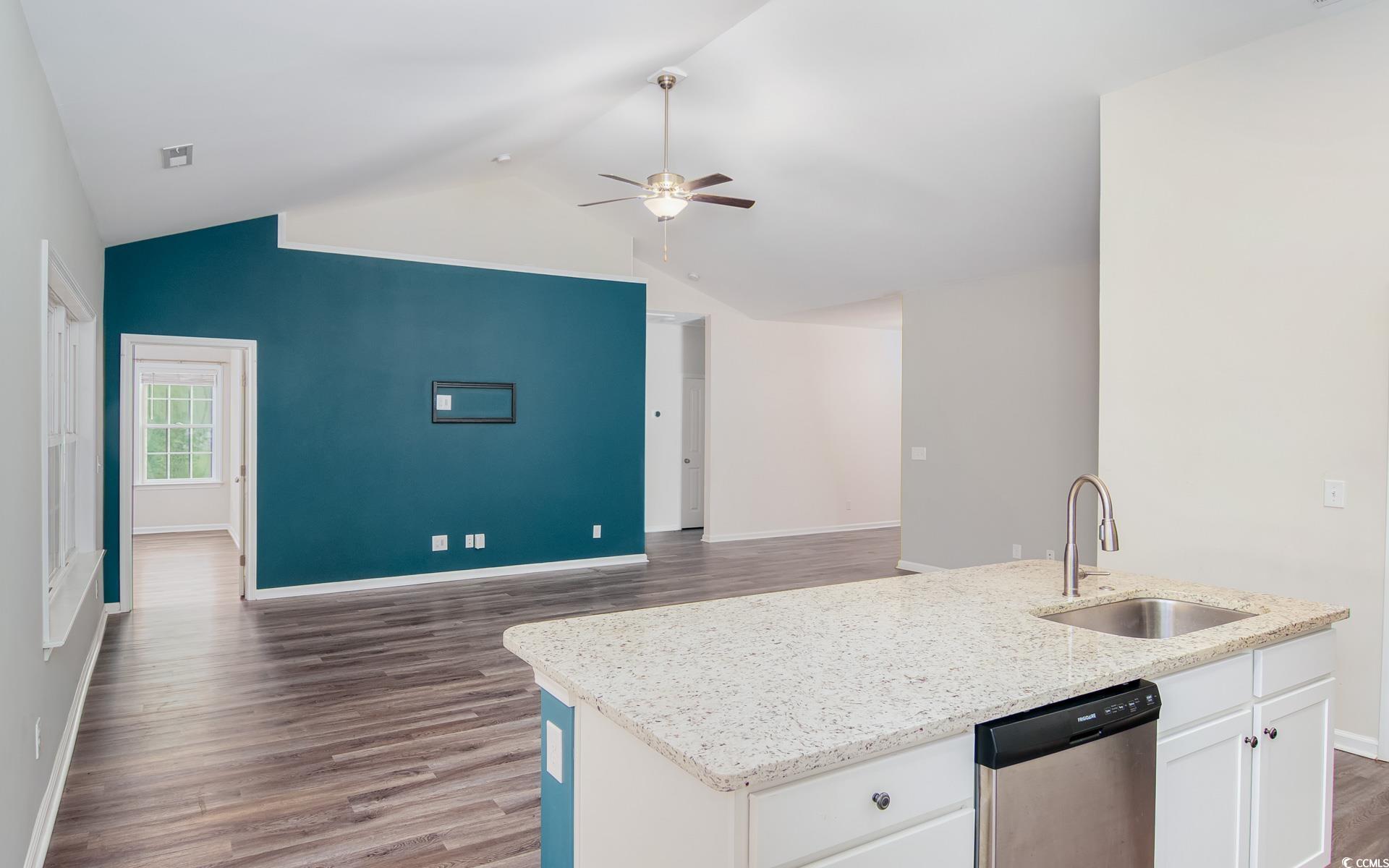 2525194 | Photo 10