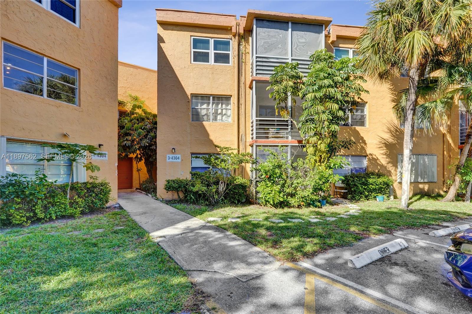 Heritage Circle Condo