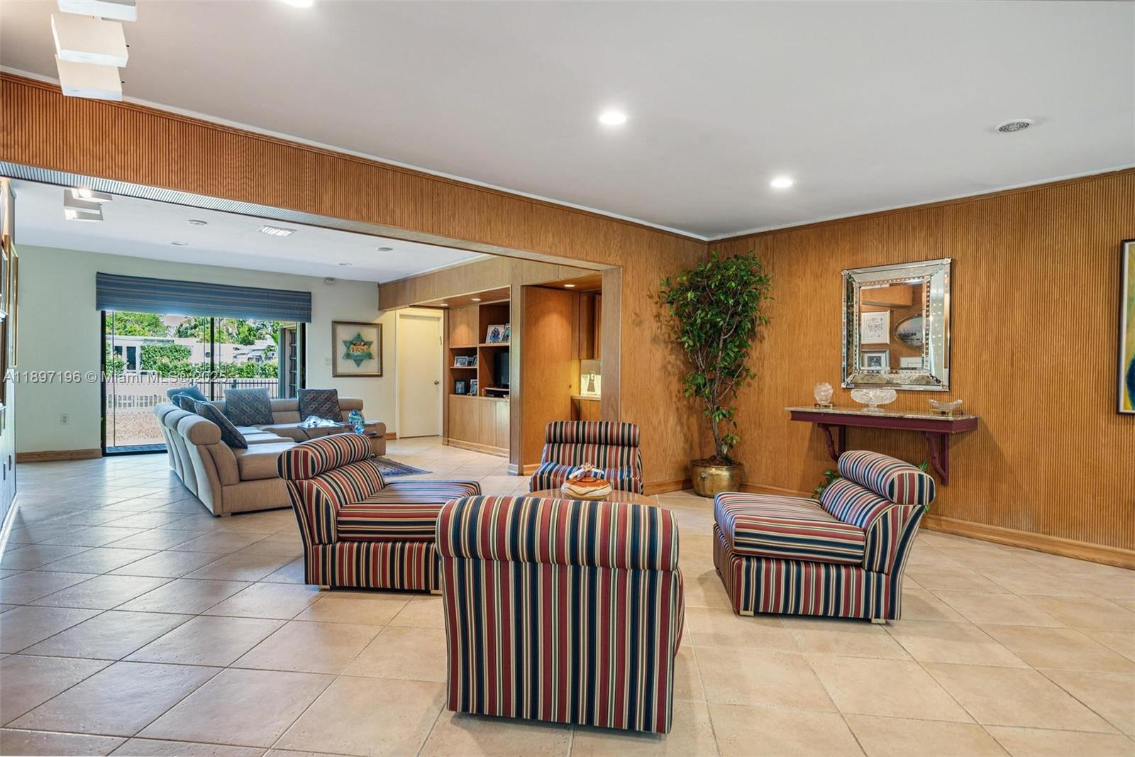 1855 Daytonia Rd, Miami Beach FL 33141