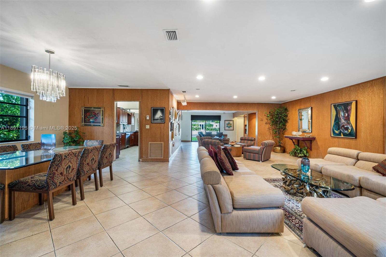 1855 Daytonia Rd, Miami Beach FL 33141